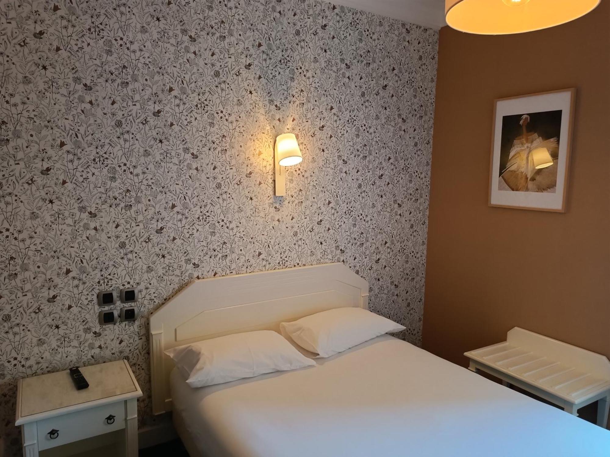 Contact Hotel Limoges - Hotel Des Deux Moulins Екстериор снимка
