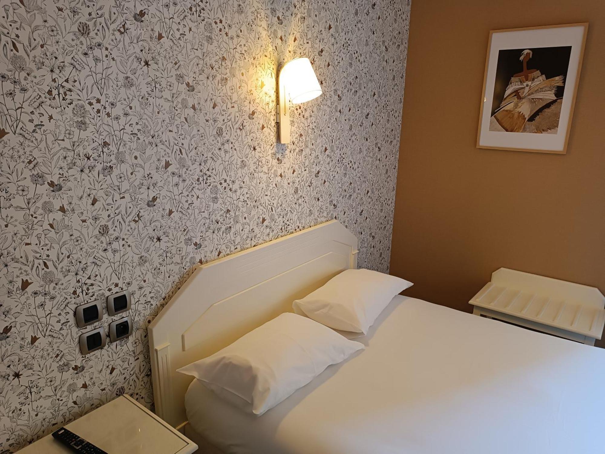 Contact Hotel Limoges - Hotel Des Deux Moulins Екстериор снимка