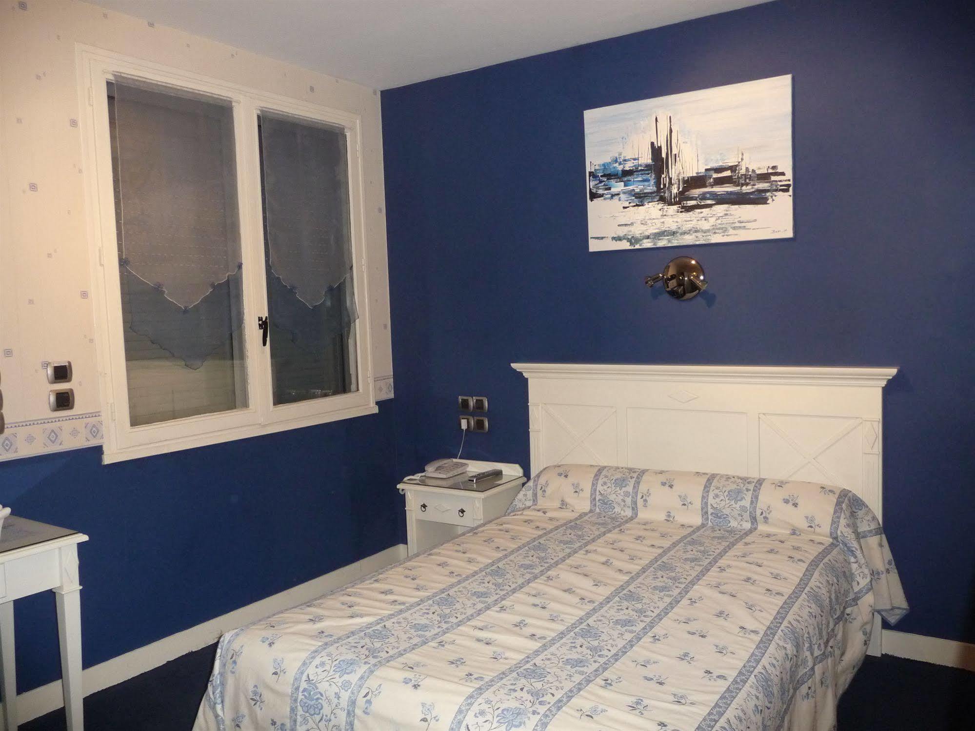 Contact Hotel Limoges - Hotel Des Deux Moulins Екстериор снимка
