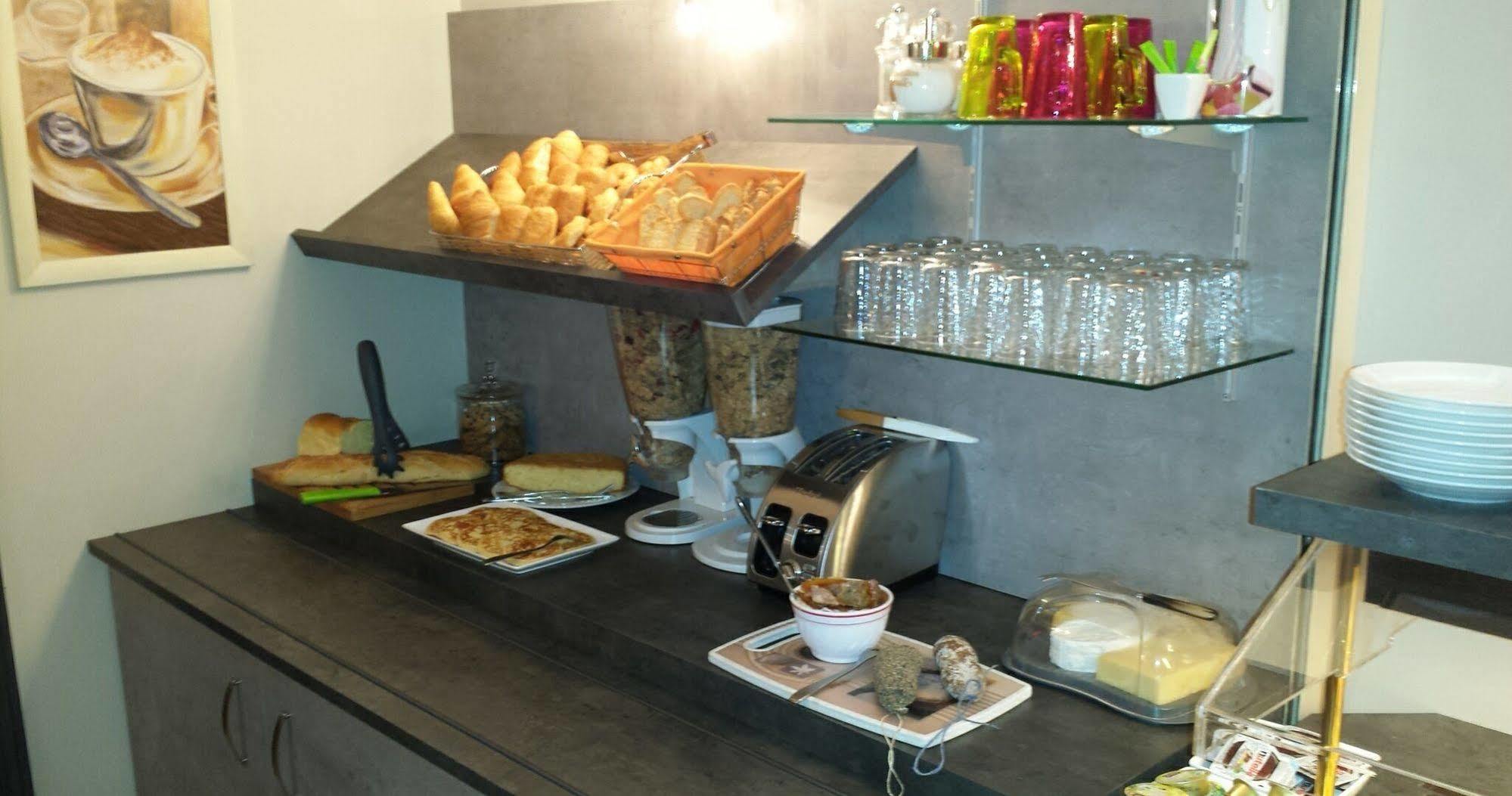 Contact Hotel Limoges - Hotel Des Deux Moulins Екстериор снимка